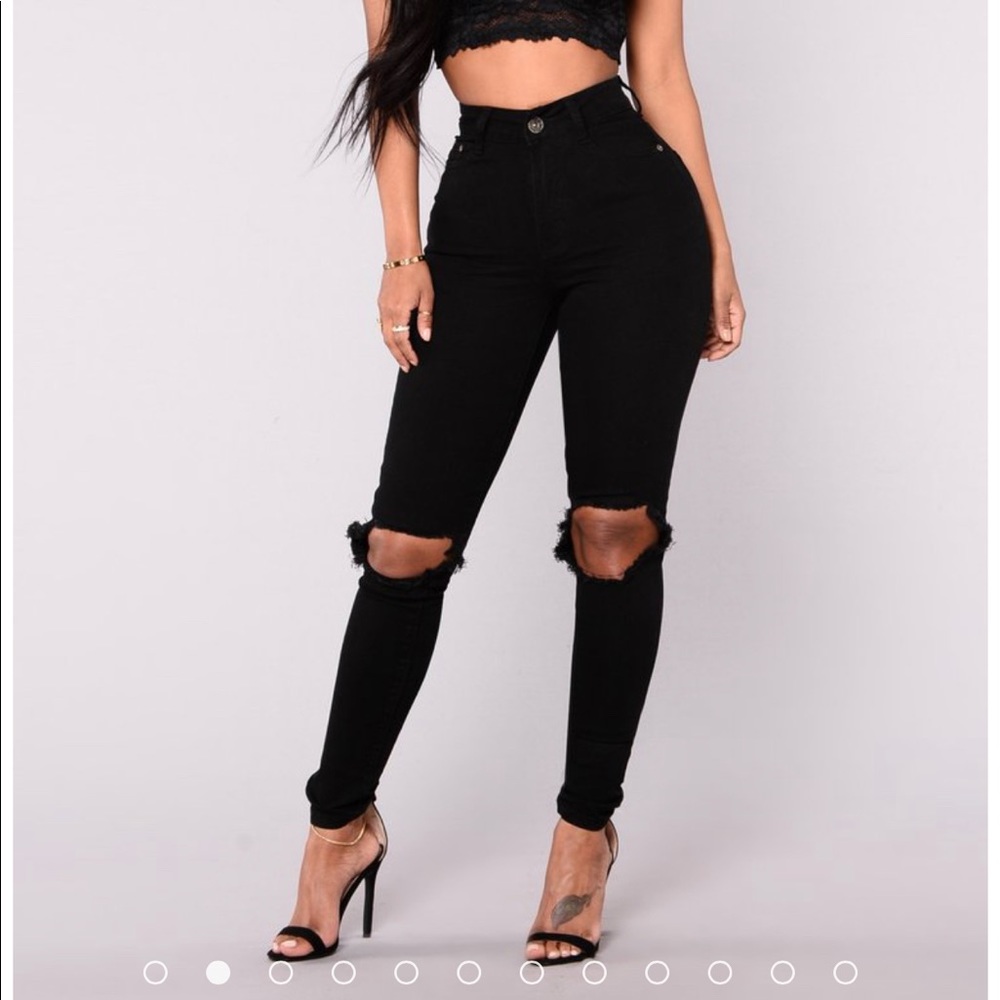 High waist jeans with knee cut out